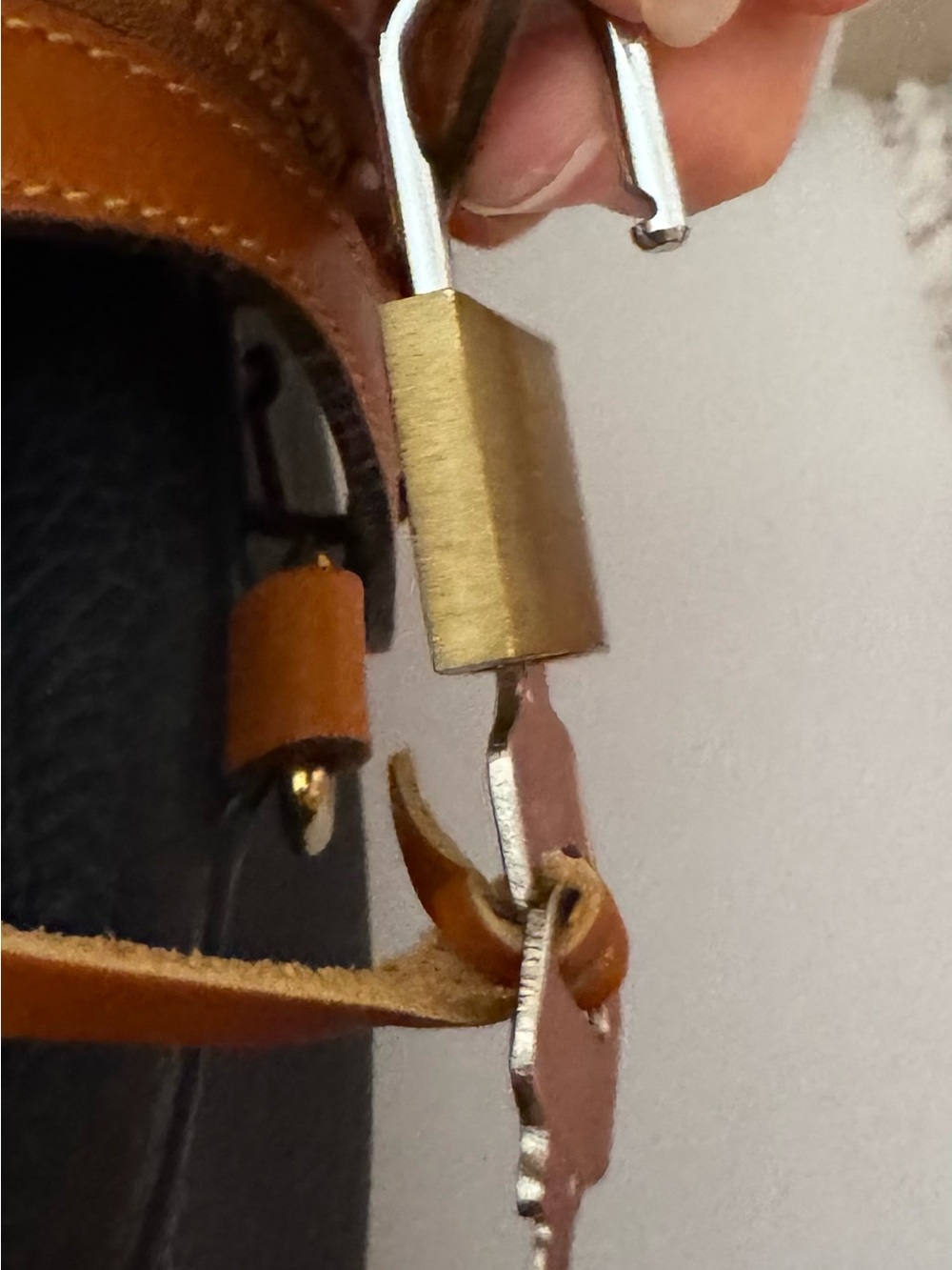 Vintage Dooney & Bourke AWL Made in USA Navy Gladstone Satchel With Lock/Keys - Picture 10 of 15